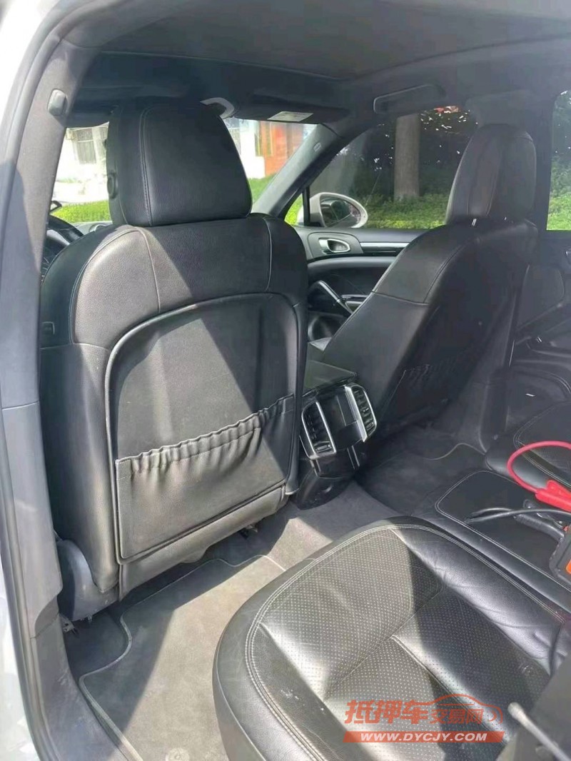 济南15年保时捷卡宴6