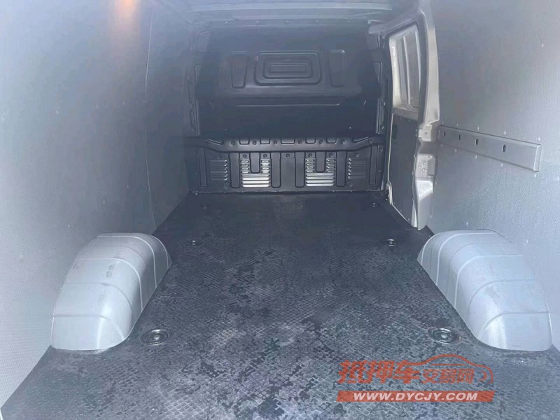 徐州24年大通EV30L8