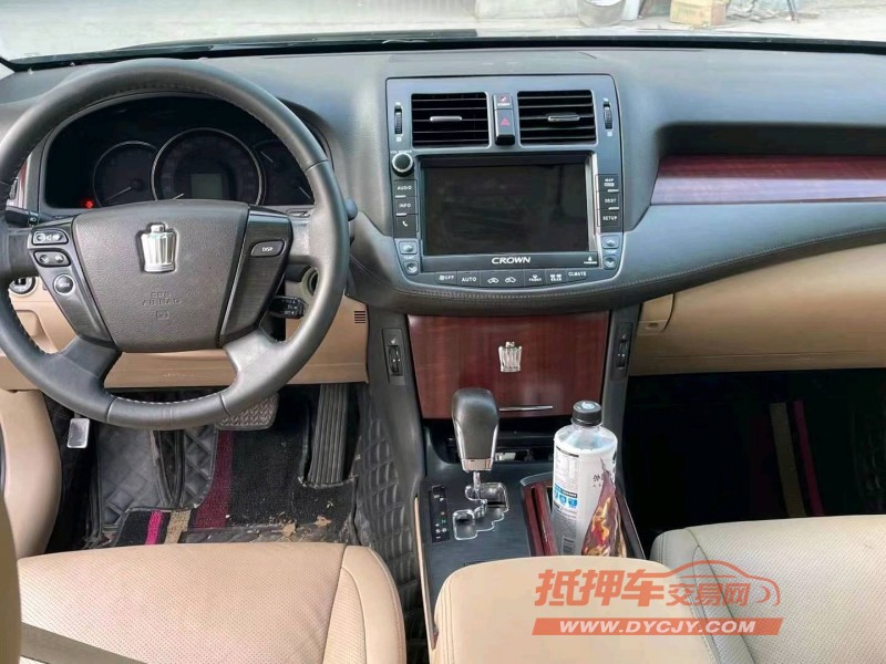 济宁11年丰田皇冠4