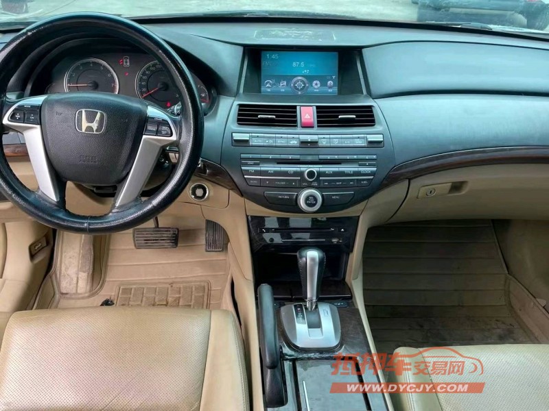 济宁13年本田雅阁4