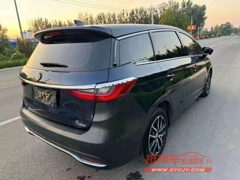 济宁18年比亚迪宋MAX7
