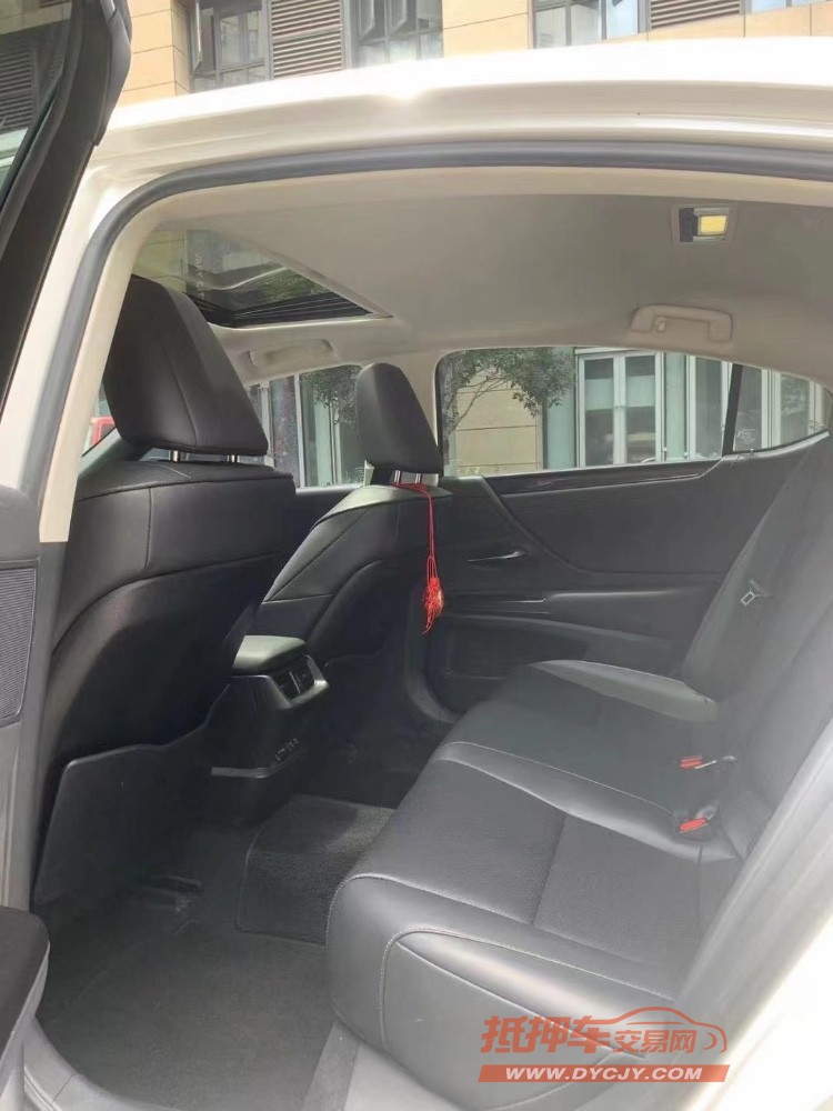 成都20年雷克萨斯ES7