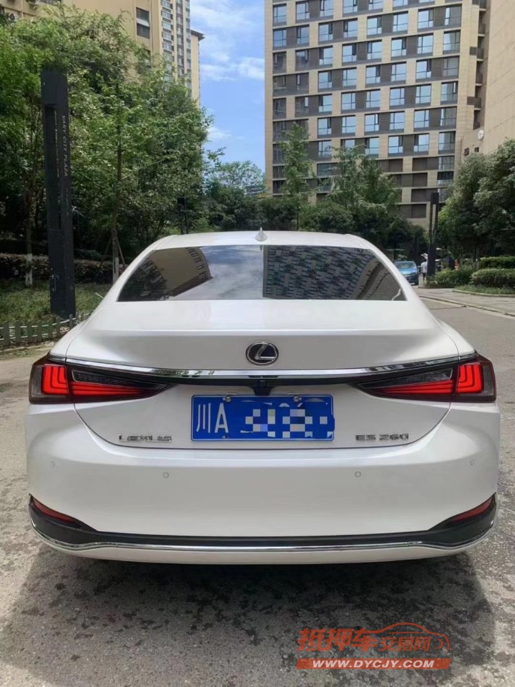 成都20年雷克萨斯ES9