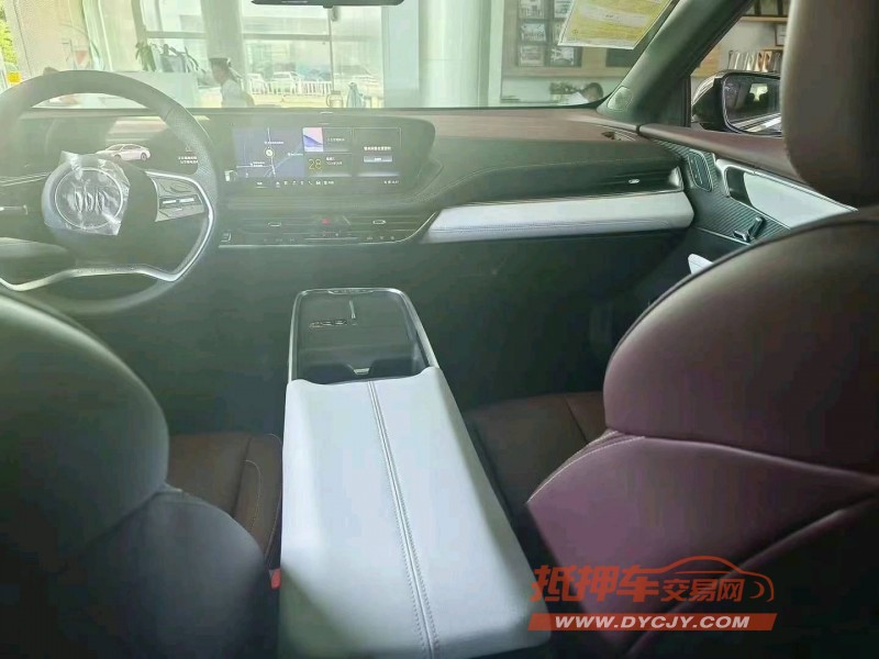 济宁24年别克君越3