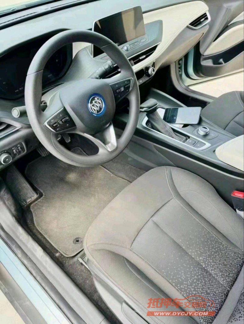 济宁23年别克微蓝5