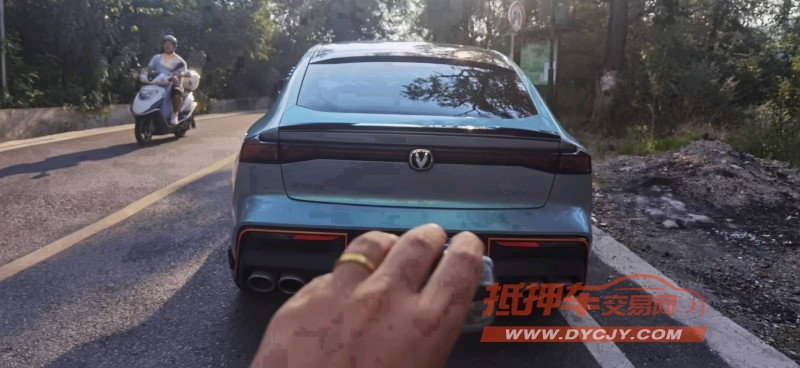黔南23年長安汽車UNI-V5