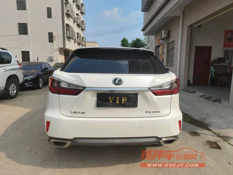 中山17年雷克萨斯RX6