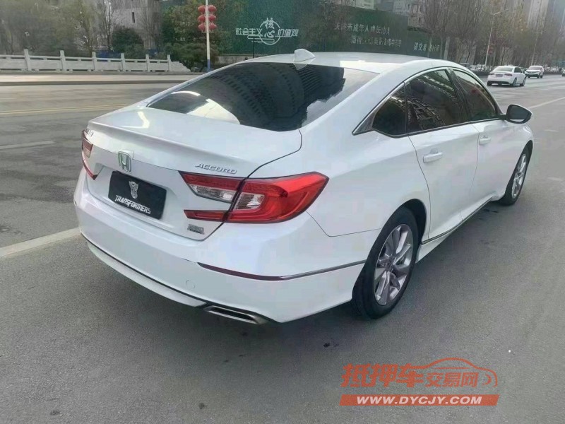 青岛18年本田雅阁4