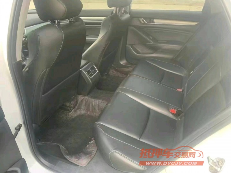 青岛18年本田雅阁8