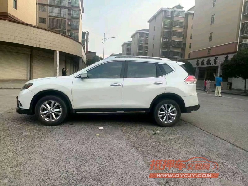 邵阳16年日产奇骏3