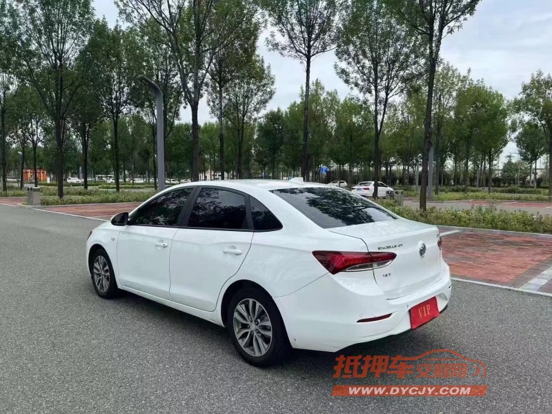 青岛19年别克英朗8