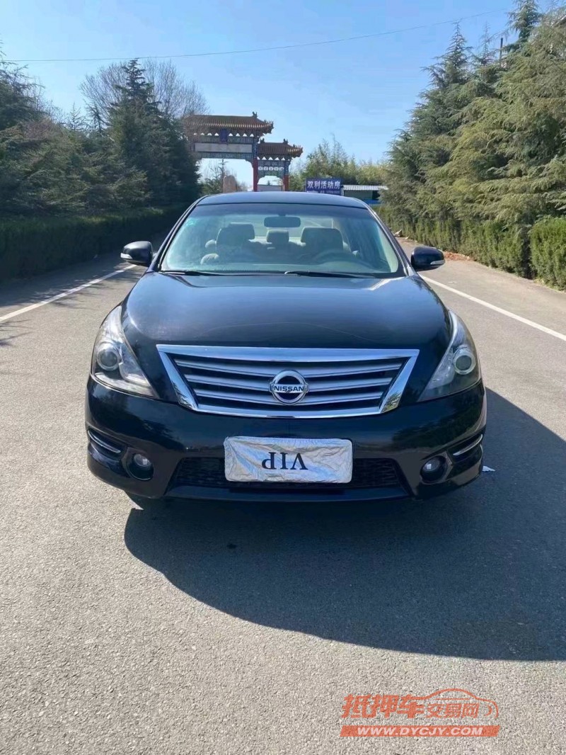 青岛12年日产天籁1