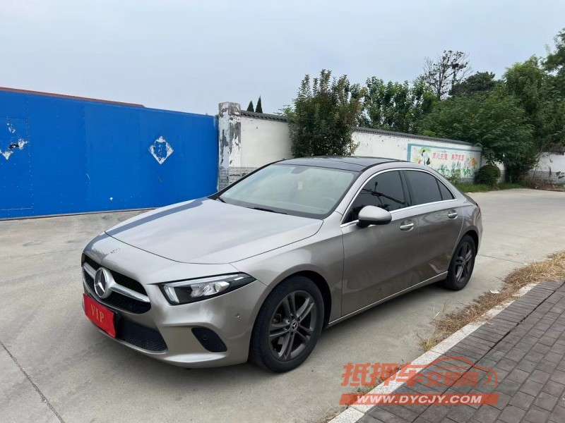 青岛19年奔驰A2