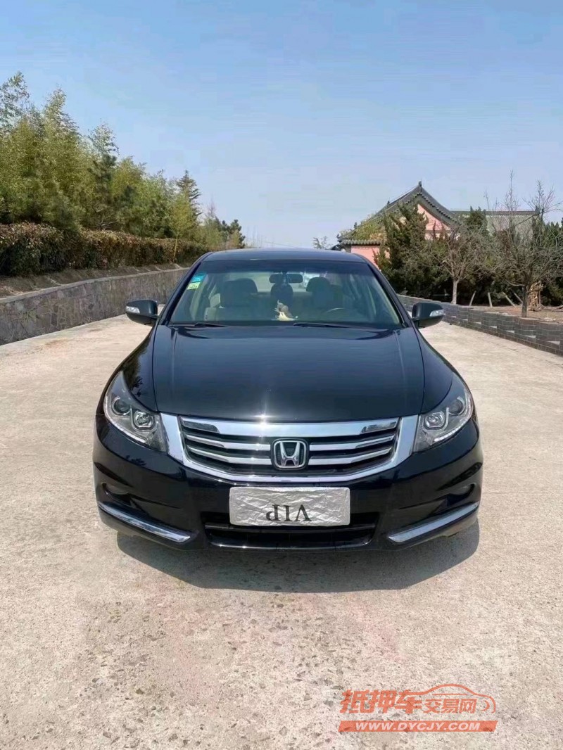 青岛13年本田雅阁1