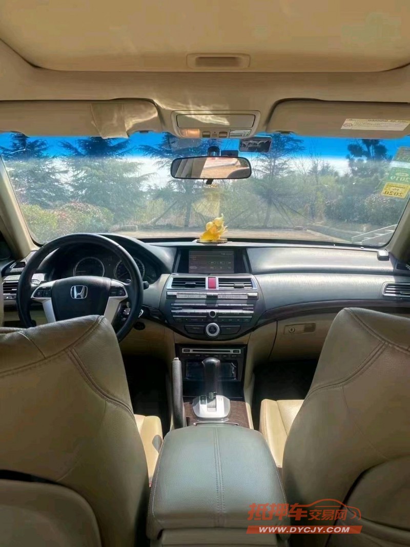 青岛13年本田雅阁2