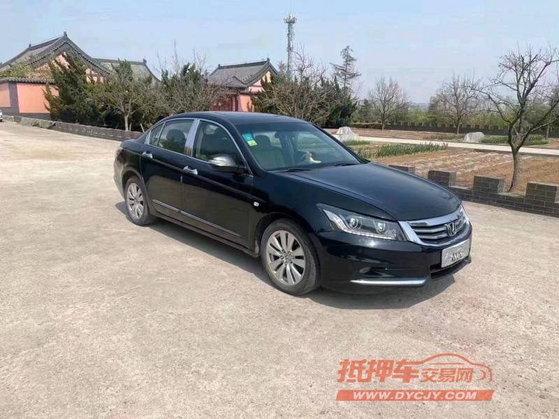 青岛13年本田雅阁3