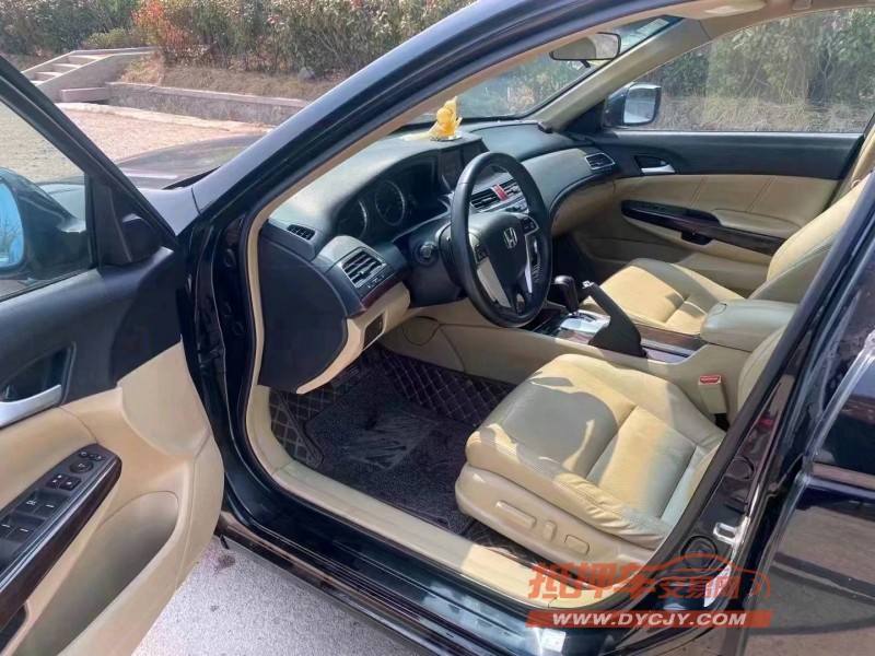 青岛13年本田雅阁4