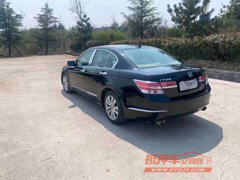 青岛13年本田雅阁7