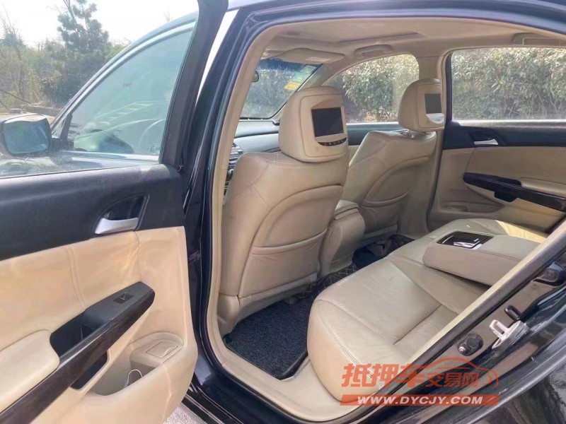 青岛13年本田雅阁8