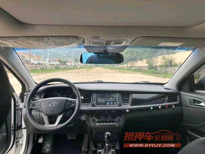 潍坊19年现代名图5