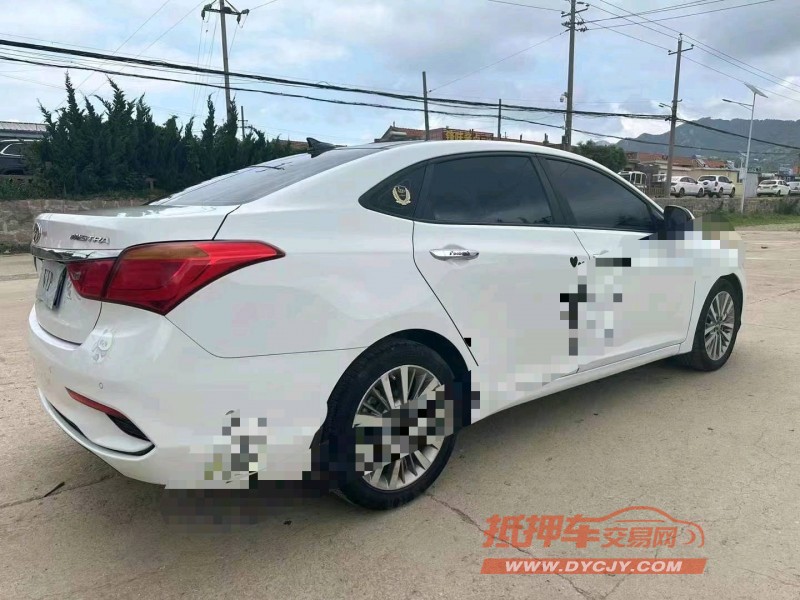 潍坊19年现代名图8