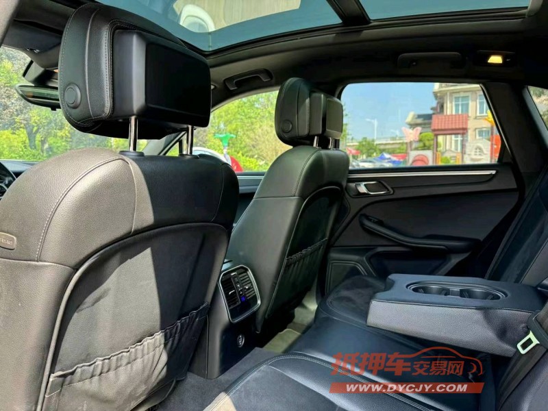 青岛18年保时捷Macan5