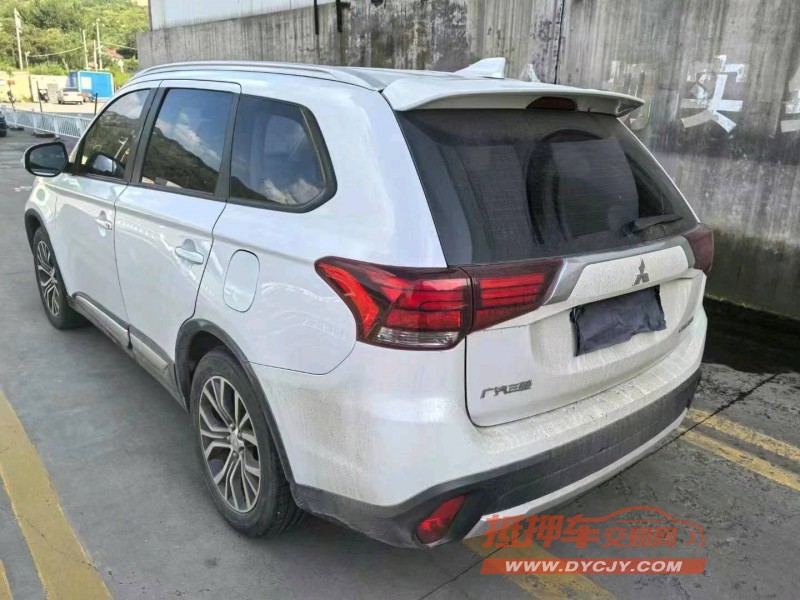 保定17年三菱欧蓝德3