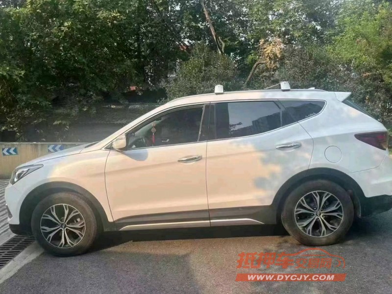 成都17年现代新胜达3