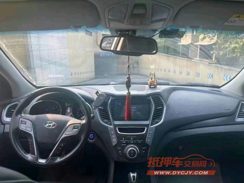 成都17年现代新胜达4