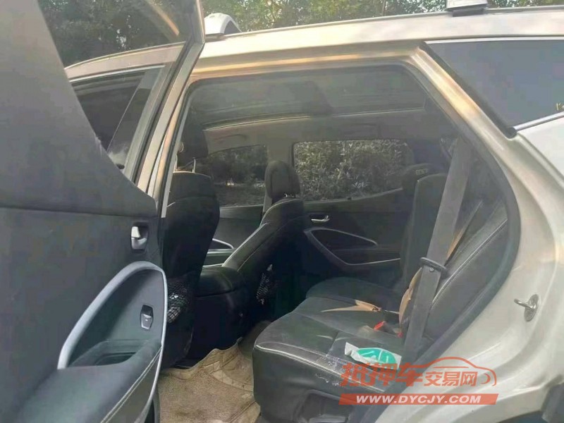 成都17年现代新胜达5