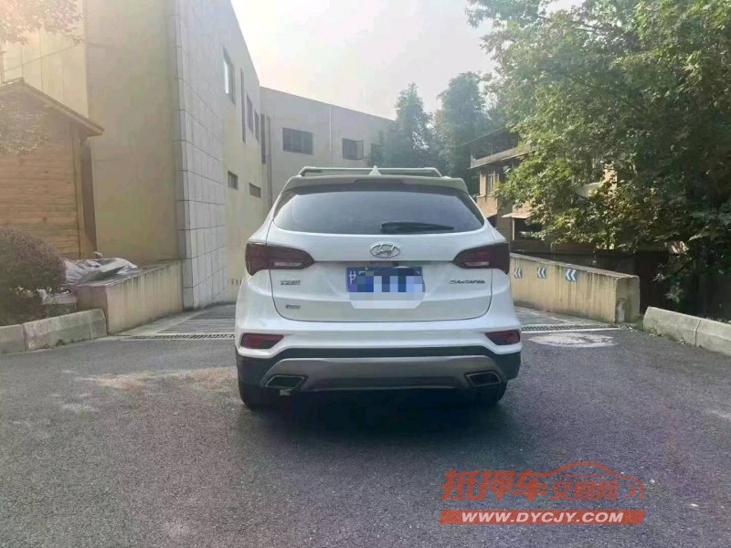 成都17年现代新胜达8