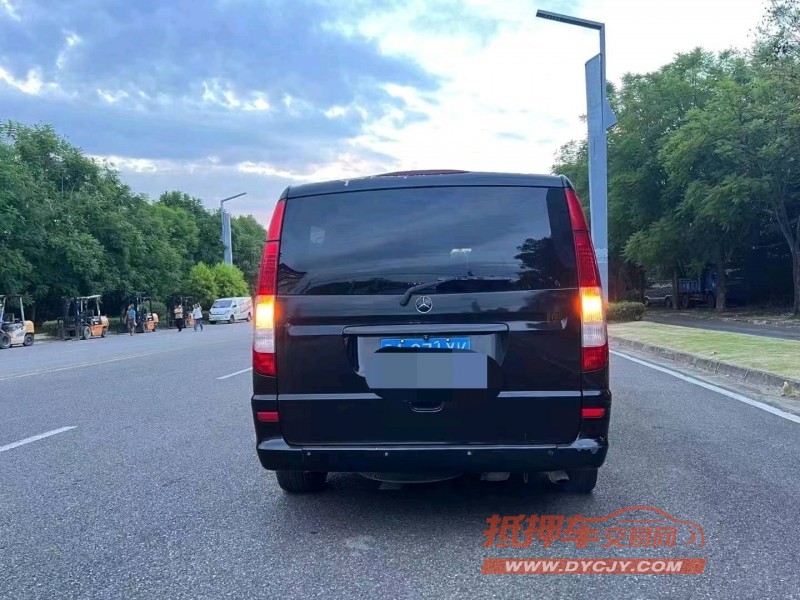 成都13年奔驰威霆4