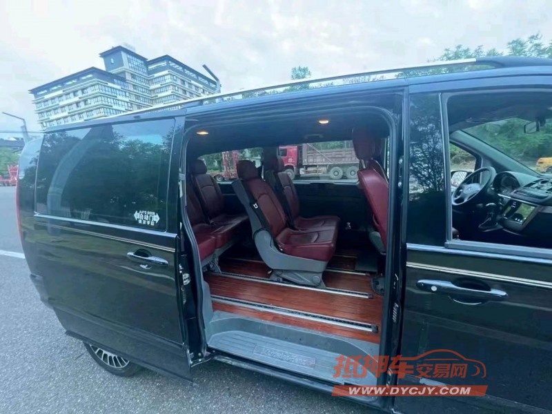 成都13年奔驰威霆6