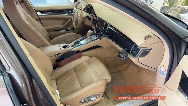 成都14年保时捷帕拉梅拉2