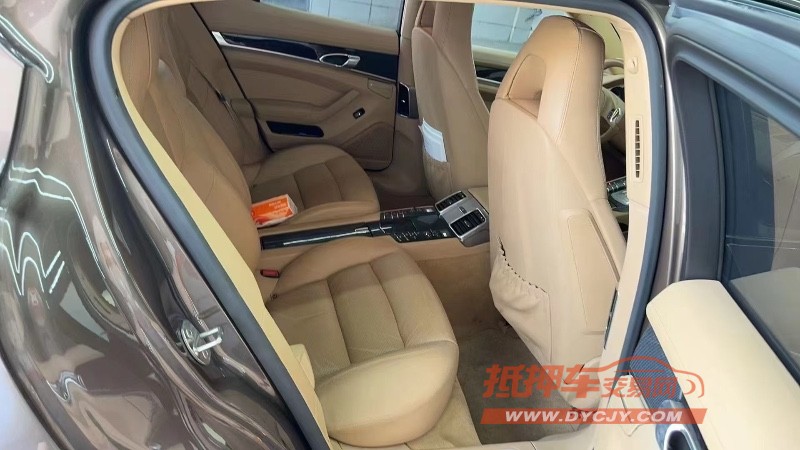 成都14年保时捷帕拉梅拉3