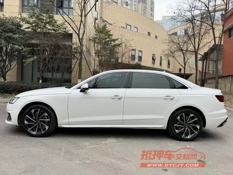 成都22年奥迪A4L3