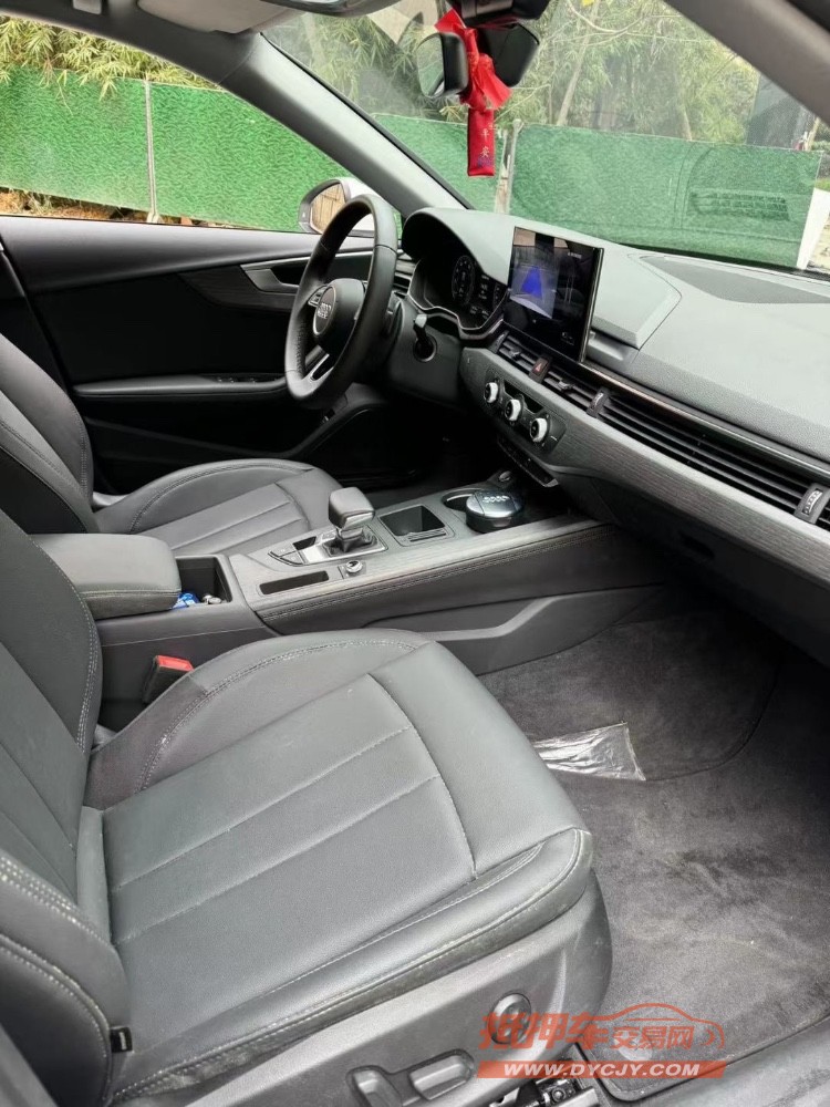 成都22年奥迪A4L5