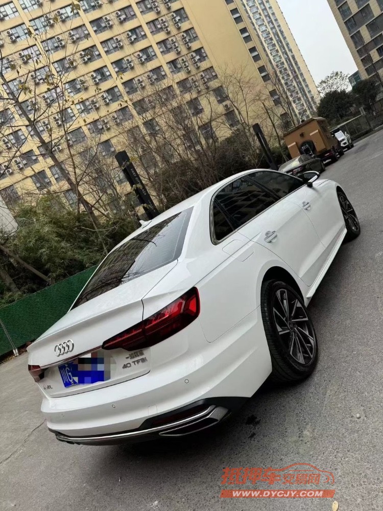 成都22年奥迪A4L8