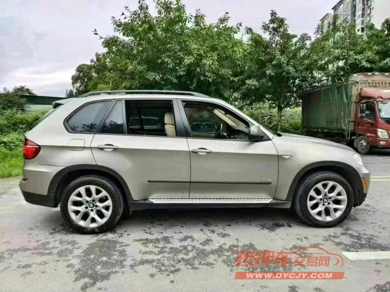 成都12年宝马X57