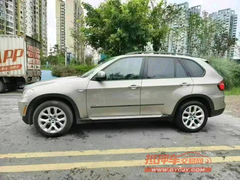 成都12年宝马X58