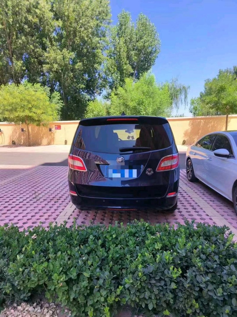 保定11年别克GL86