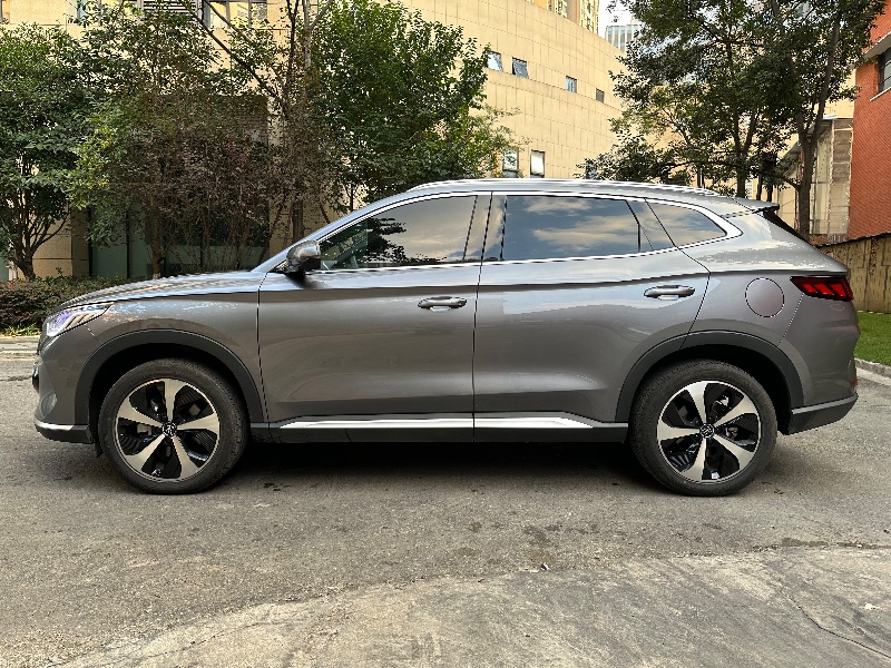 成都22年比亚迪宋新能源3