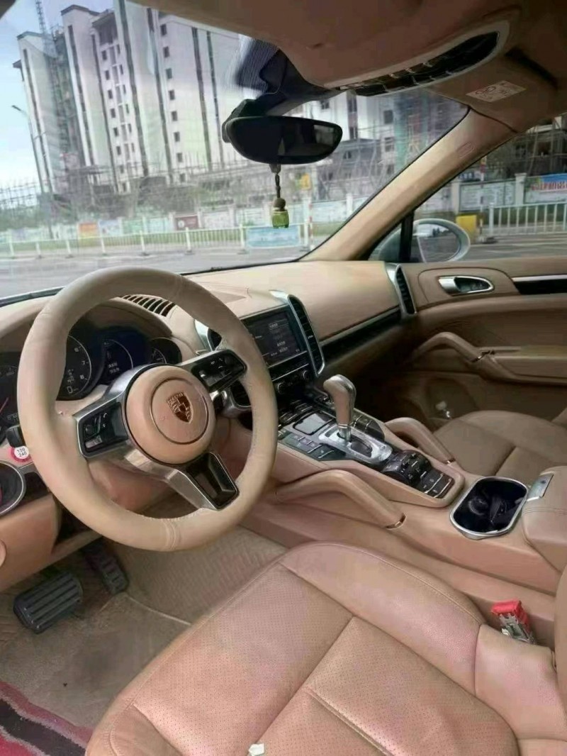 保定15年保时捷卡宴4