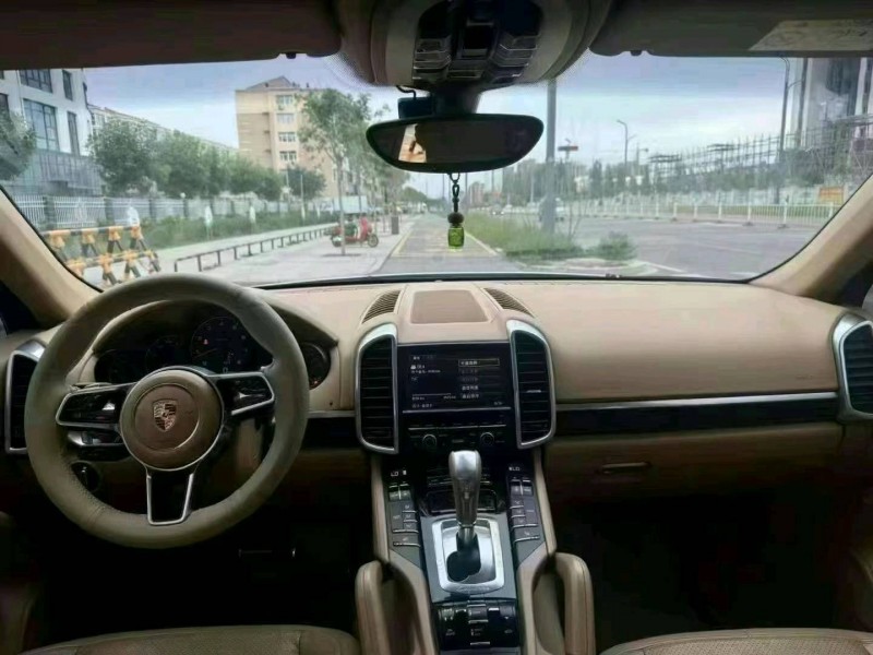 保定15年保时捷卡宴6