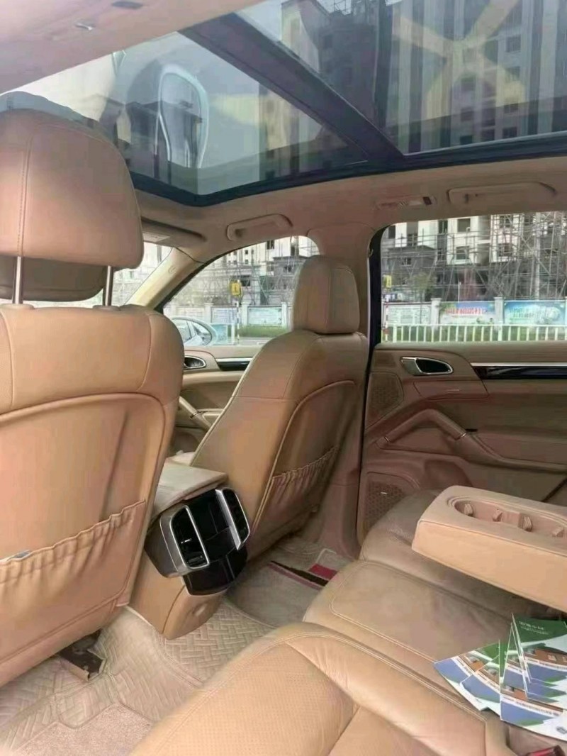 保定15年保时捷卡宴8