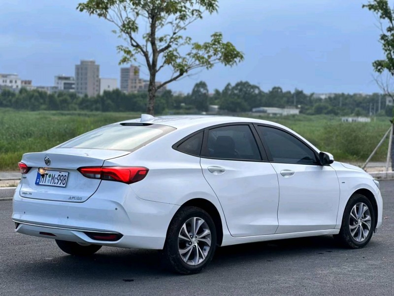 汕头22年别克威朗8