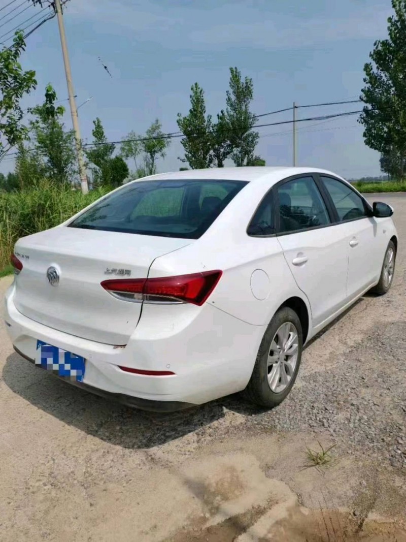 济宁22年别克英朗4