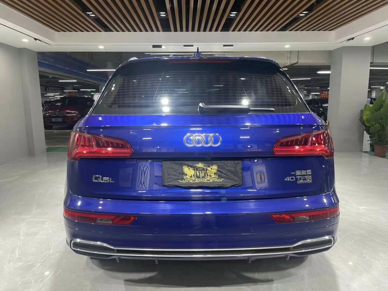 成都18年奥迪Q512