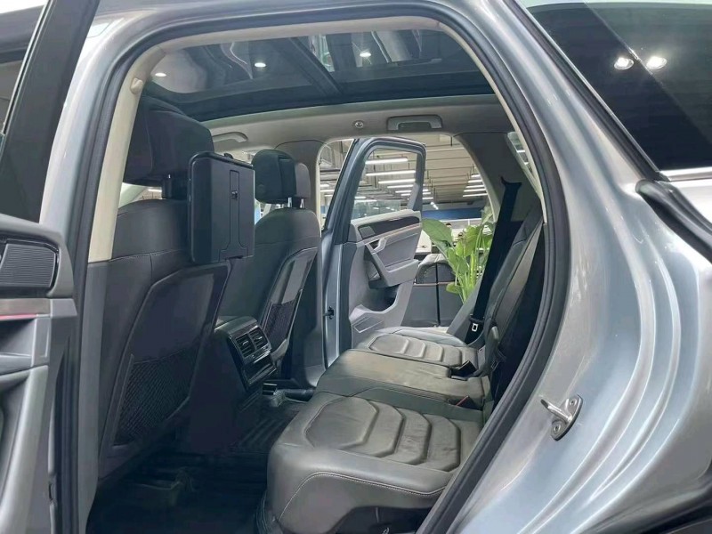 成都19年大众途锐4