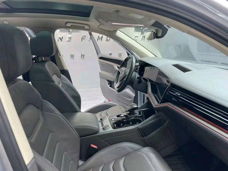 成都19年大众途锐7